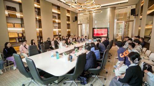 跨国交流启新篇，共探产学研新路径